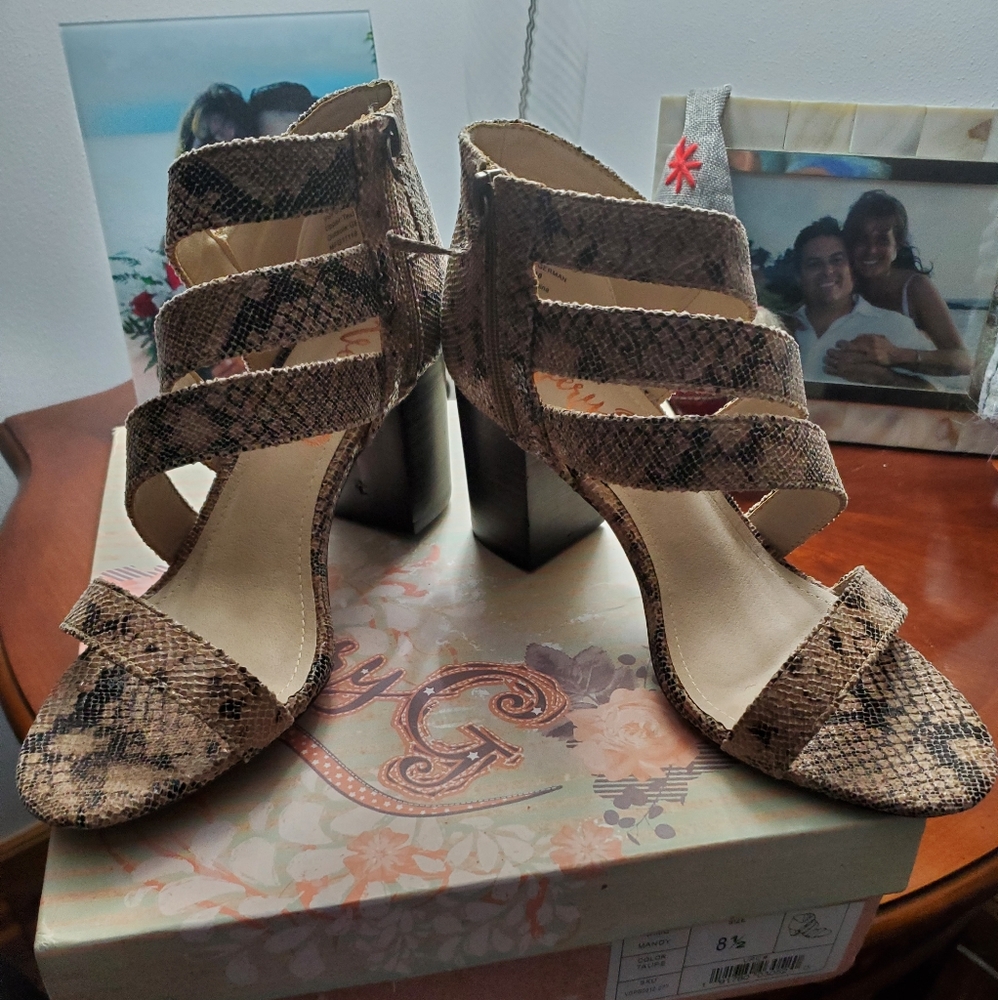 Very G Mandy Sandals